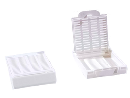 [BX.0100-1122-16] CASSETTE DE INCLUSIÓN HISTOLÓGICA 45° CON TAPA ENSAMBLADA COLOR BLANCO - DISPENSADOR X 75 UND